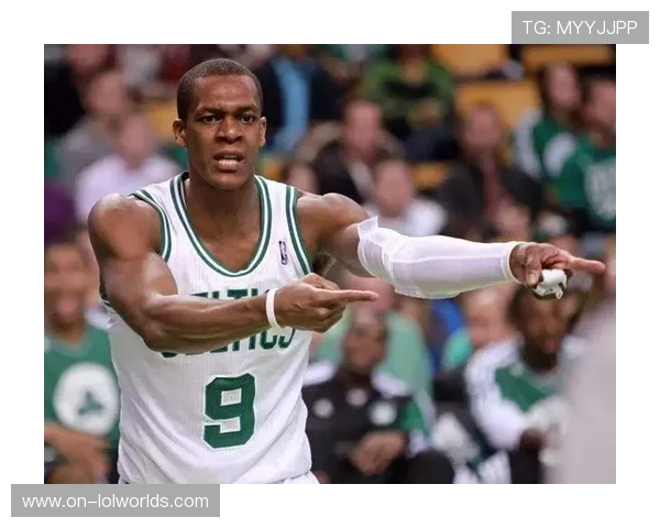 前冠军多米尼克·克鲁兹入选名人堂，成功转型为评论员。